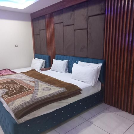 Hotel Executive One Multan Quarto foto