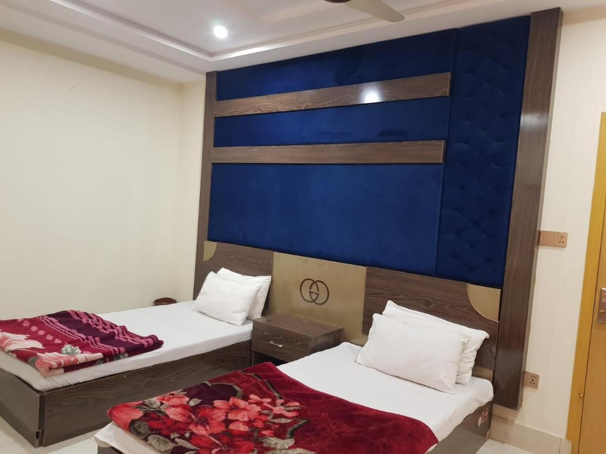 Hotel Executive One Multan Exterior foto