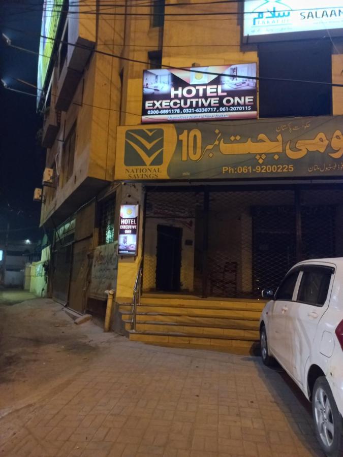 Hotel Executive One Multan Exterior foto